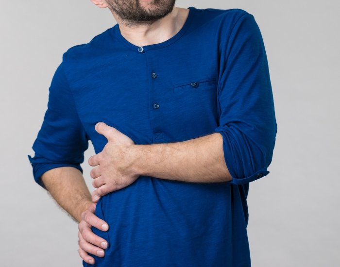 Pain in Right Side Under Ribs: Causes, Symptoms & When to Worry